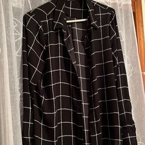 Women’s black and white checked pretty button down  blouse size L